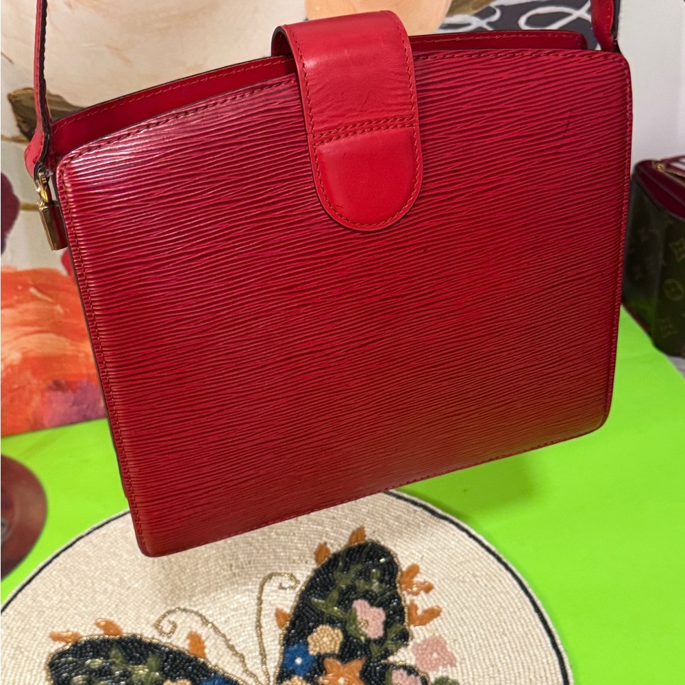 Louis Vuitton Epi Shoulder bag Elegant Red Designer Women's Bag. - Picture 12 of 14